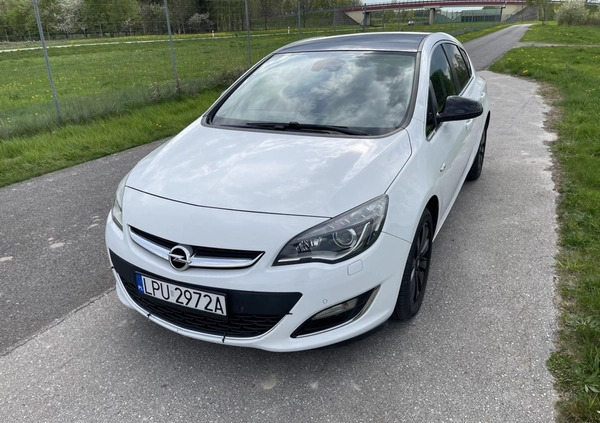 Opel Astra cena 33600 przebieg: 165000, rok produkcji 2013 z Puławy małe 781